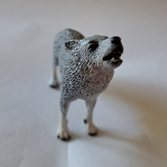 WOLF FIGURINE Hard Rubber/Plastic Schleich Wolf Decor Toy Collection Gently Used - Picture 2 of 3